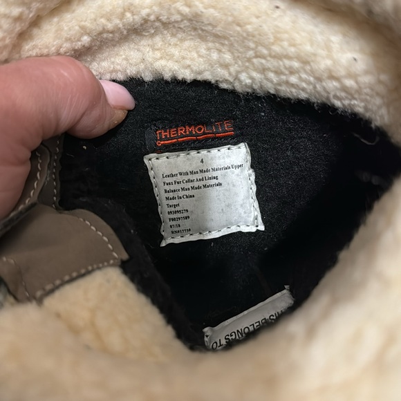 Brand new like condition used once size 4 girls snow boots - Picture 8 of 8